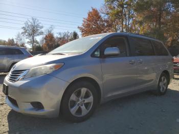  Salvage Toyota Sienna