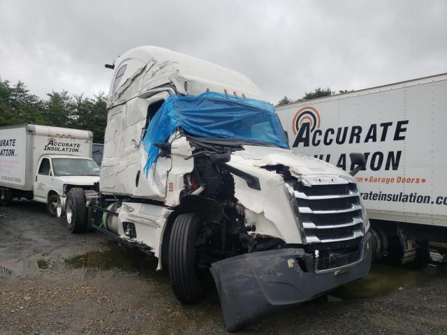  Salvage Freightliner Cascadia 1