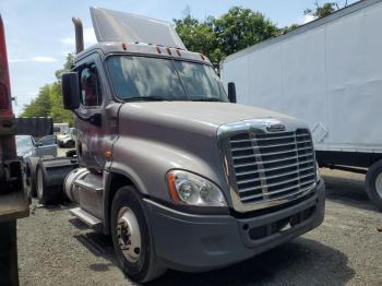  Salvage Freightliner Cascadia 1