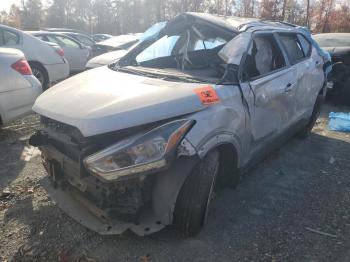  Salvage Nissan Kicks