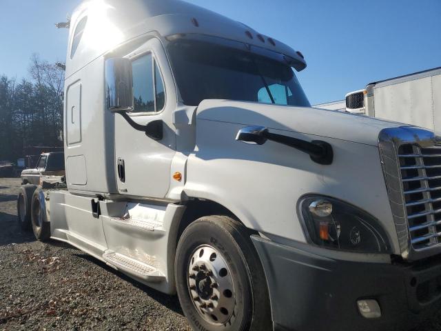  Salvage Freightliner Cascadia 1