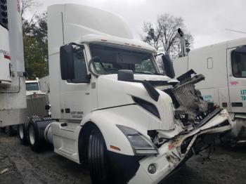  Salvage Volvo Vnr