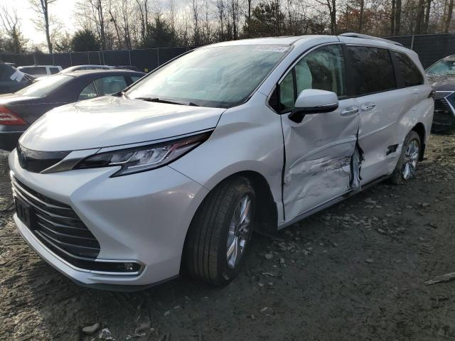  Salvage Toyota Sienna