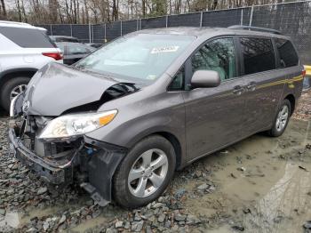  Salvage Toyota Sienna