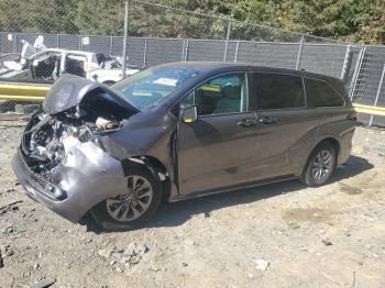  Salvage Toyota Sienna