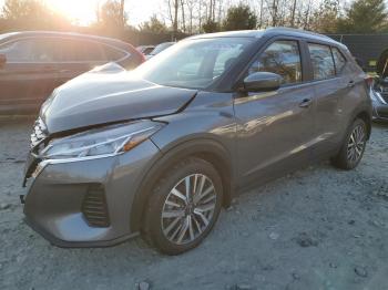  Salvage Nissan Kicks