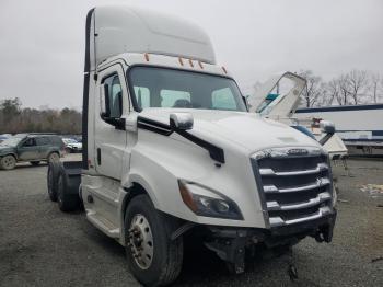  Salvage Freightliner Cascadia 1
