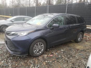  Salvage Toyota Sienna