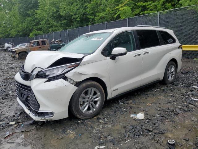  Salvage Toyota Sienna