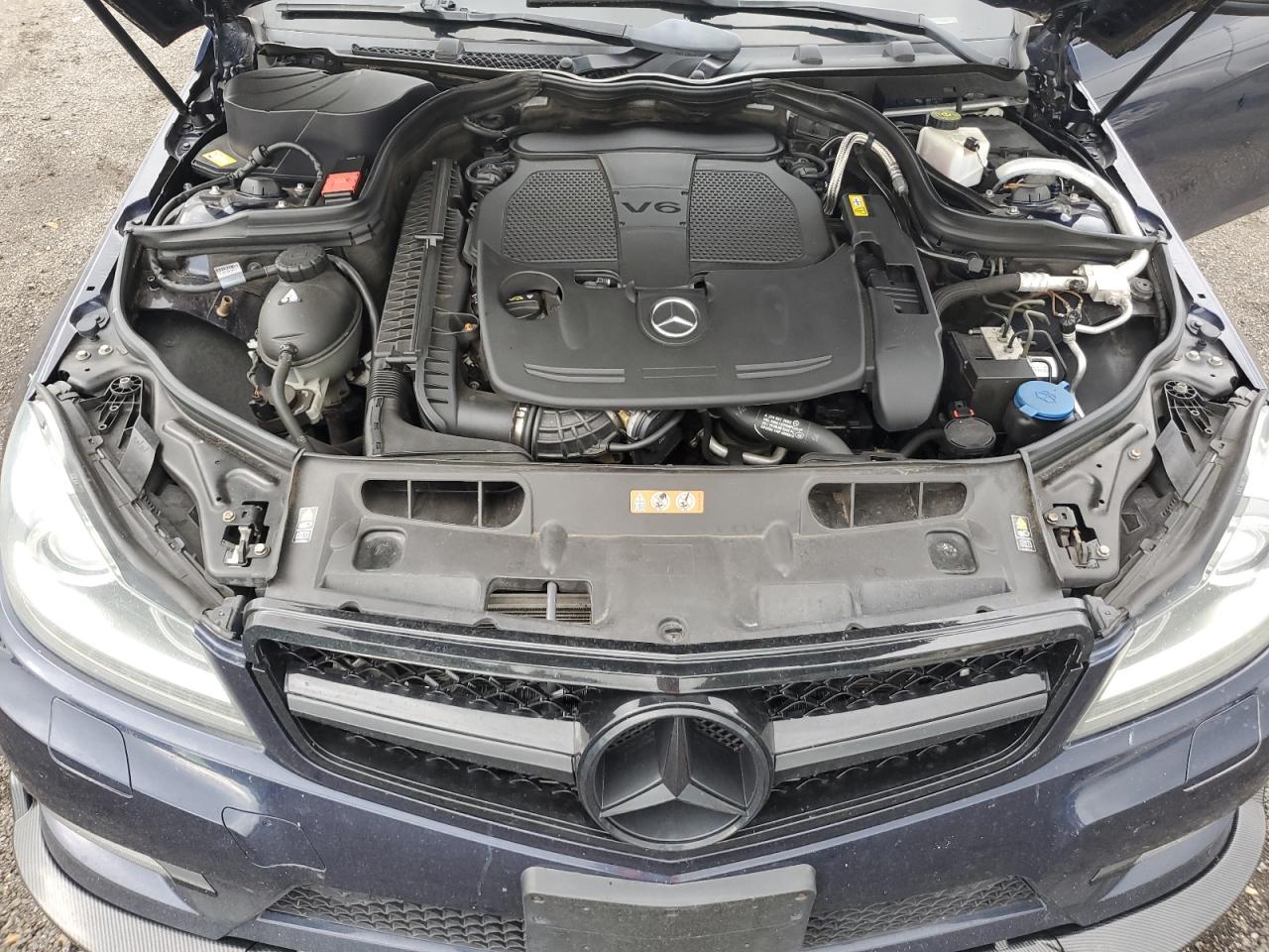 Mercedes-Benz C-Class 350 Image 12