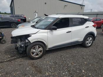  Salvage Nissan Kicks