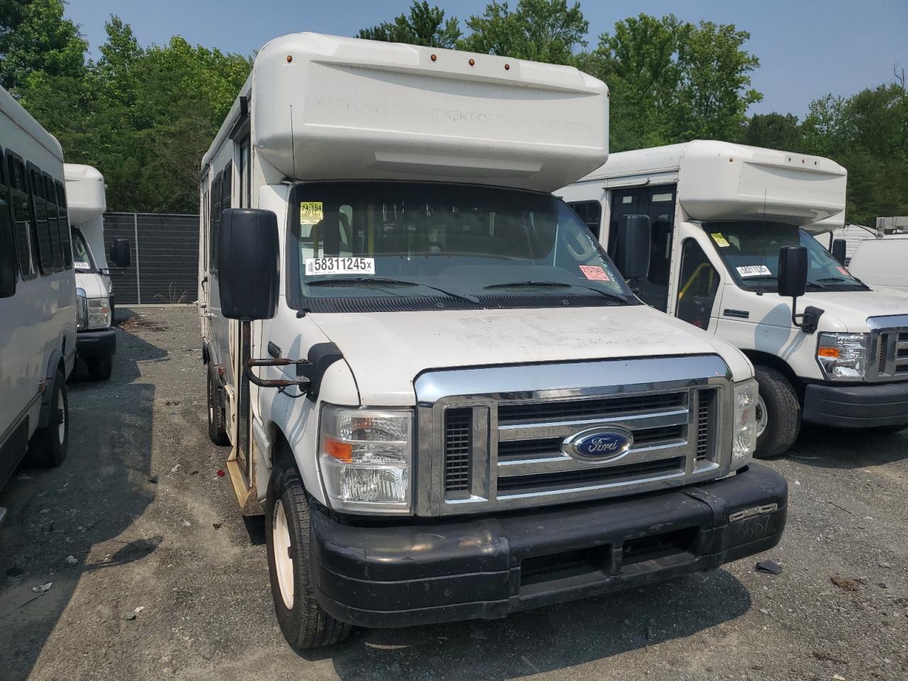 Ford Econoline E350 Super Duty Cutaway Van Image 6