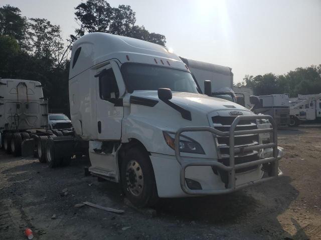  Salvage Freightliner Cascadia 1
