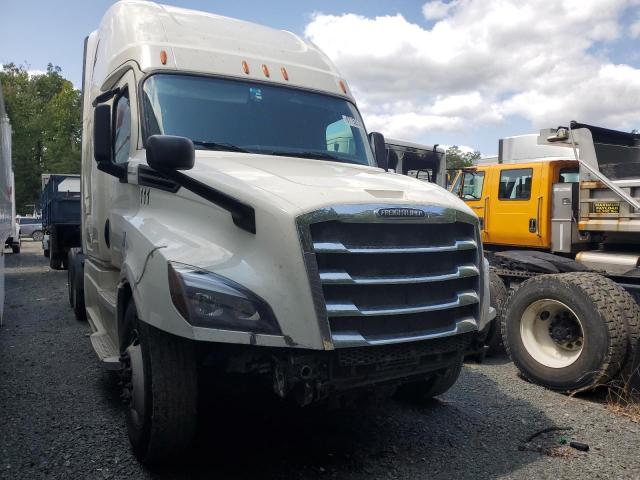  Salvage Freightliner Cascadia 1