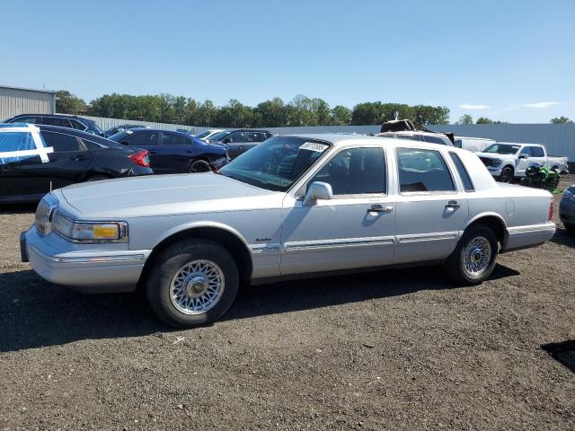  Salvage Lincoln Towncar