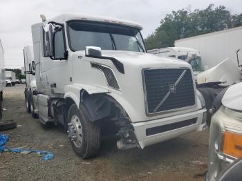  Salvage Volvo Vnl