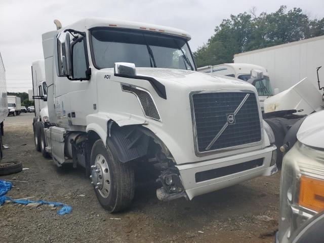  Salvage Volvo Vnl