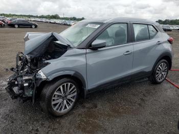  Salvage Nissan Kicks