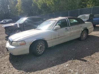  Salvage Lincoln Towncar