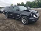 GMC Yukon Denali Image 3