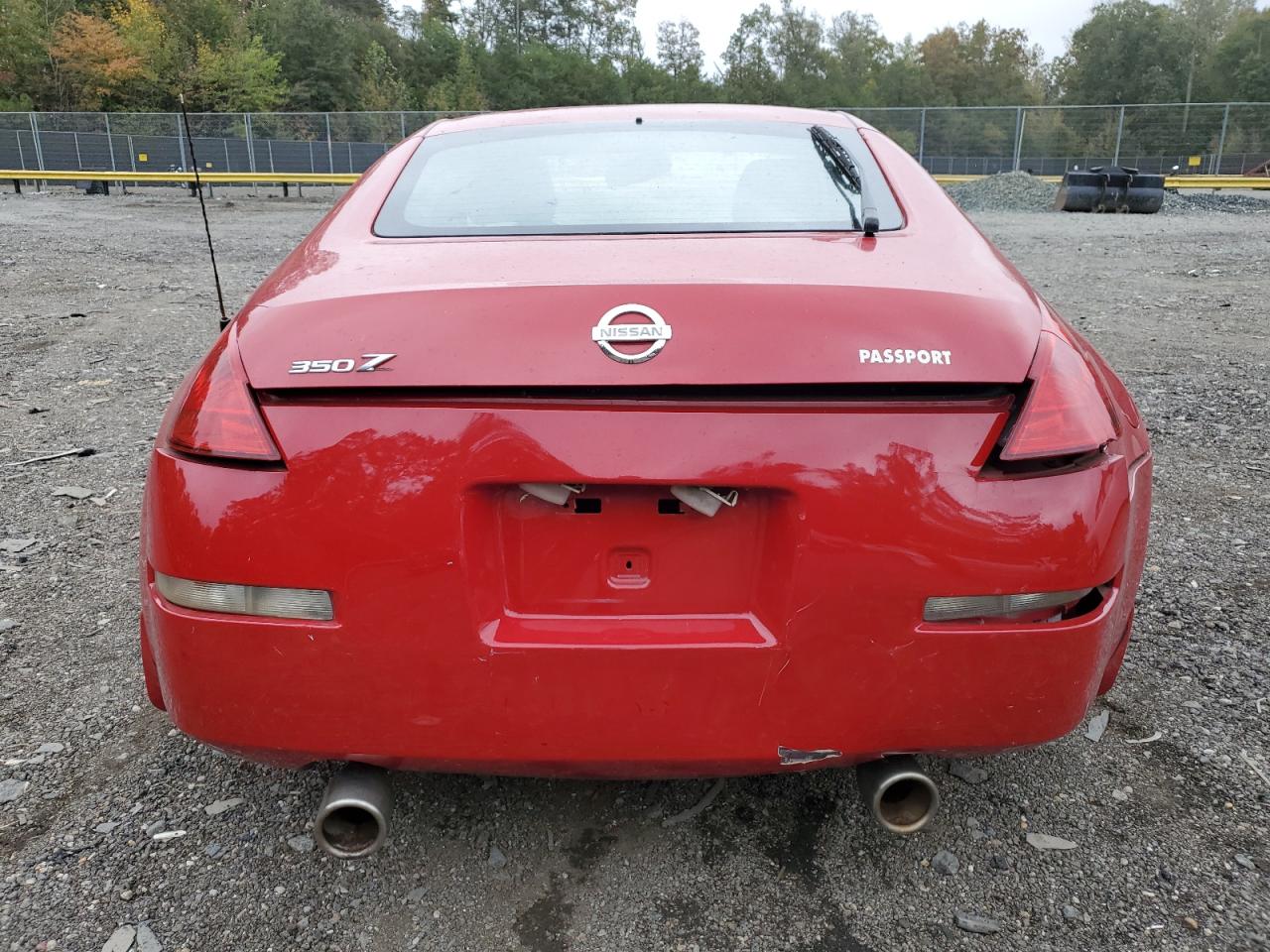 Nissan 350Z Coupe Image 12