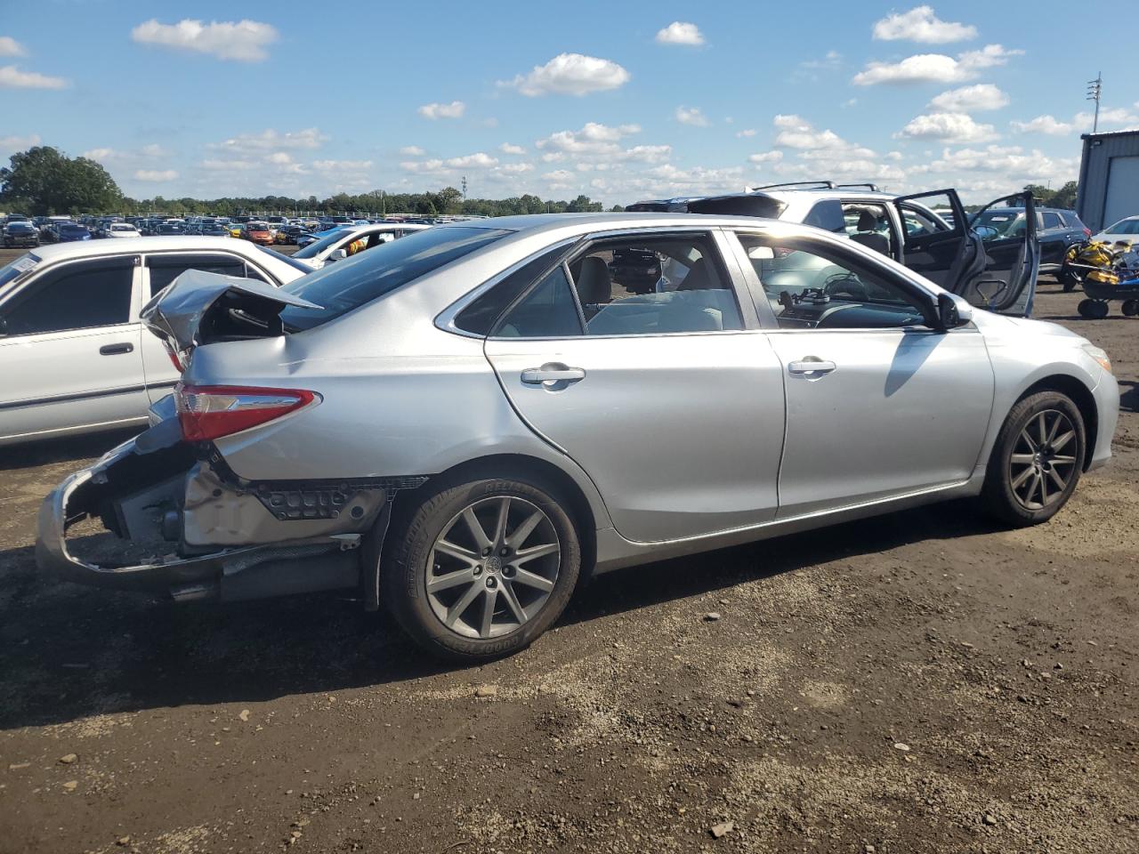 Toyota Camry Le Image 10