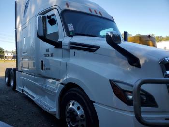  Salvage Freightliner Cascadia 1