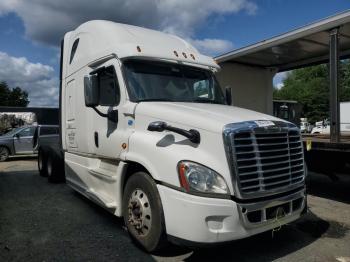  Salvage Freightliner Cascadia 1