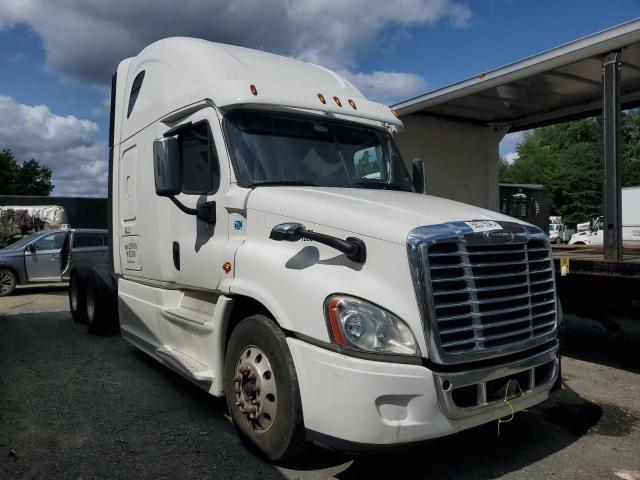  Salvage Freightliner Cascadia 1