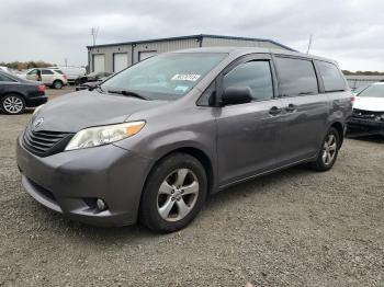  Salvage Toyota Sienna
