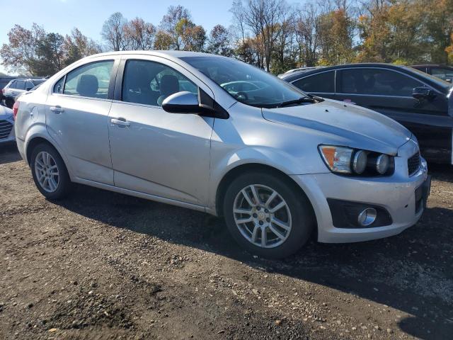 Chevrolet Sonic Lt Image 9