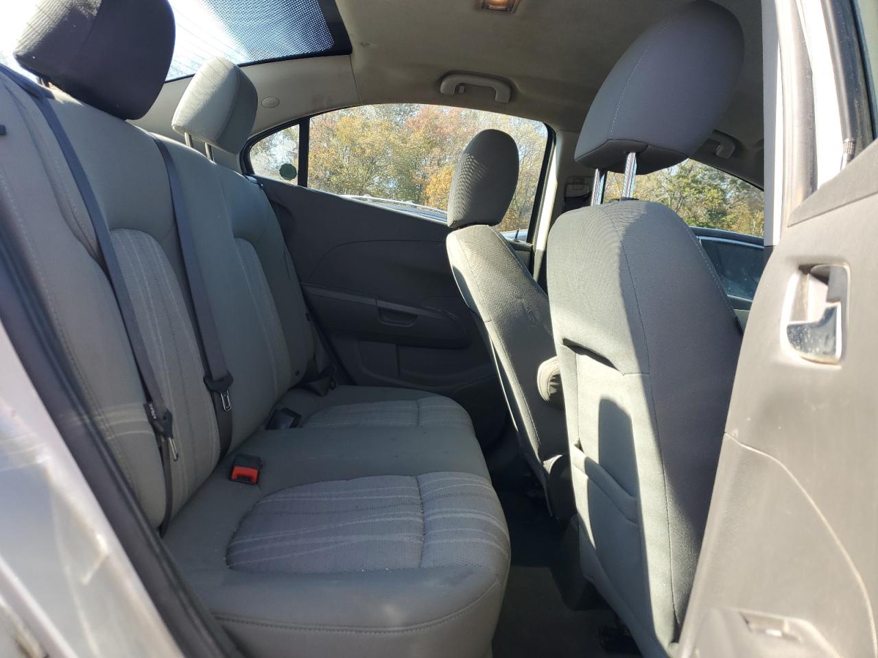 Chevrolet Sonic Lt Image 7