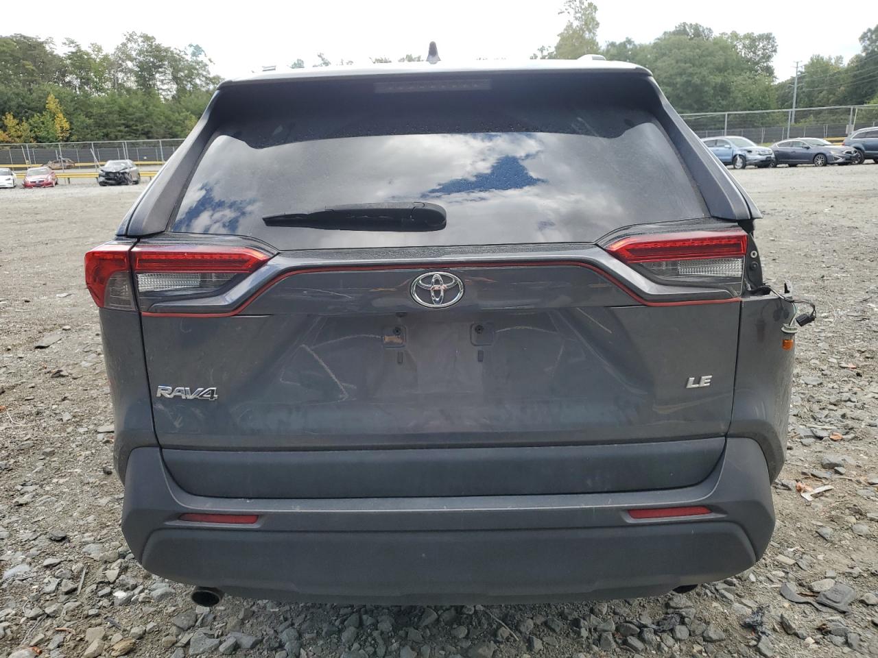 Toyota RAV4 Le Image 5