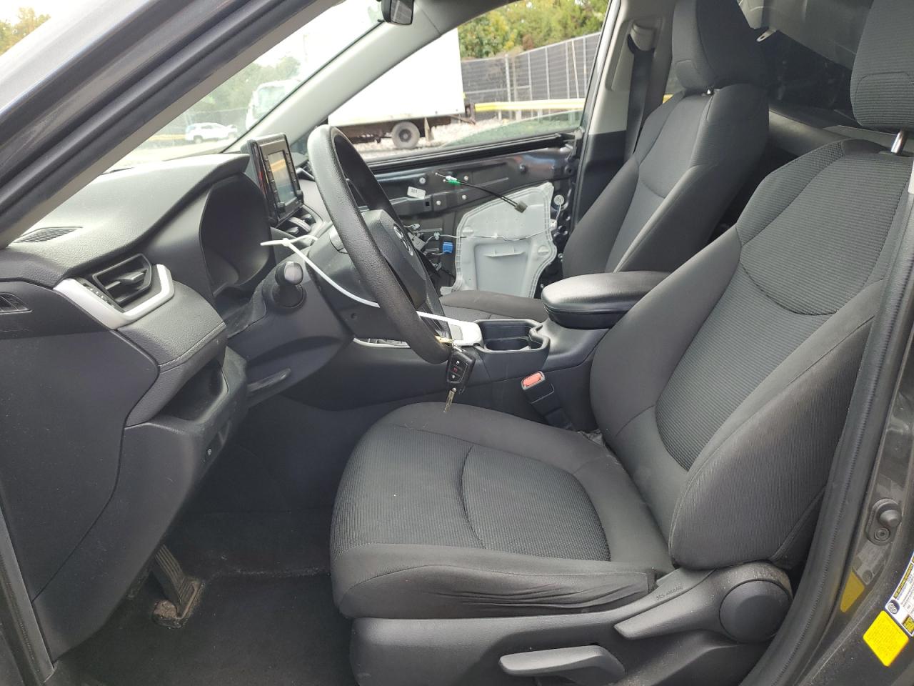 Toyota RAV4 Le Image 3