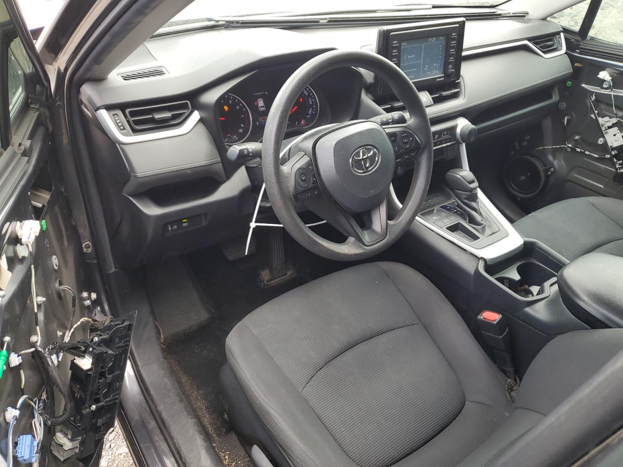 Toyota RAV4 Le Image 8