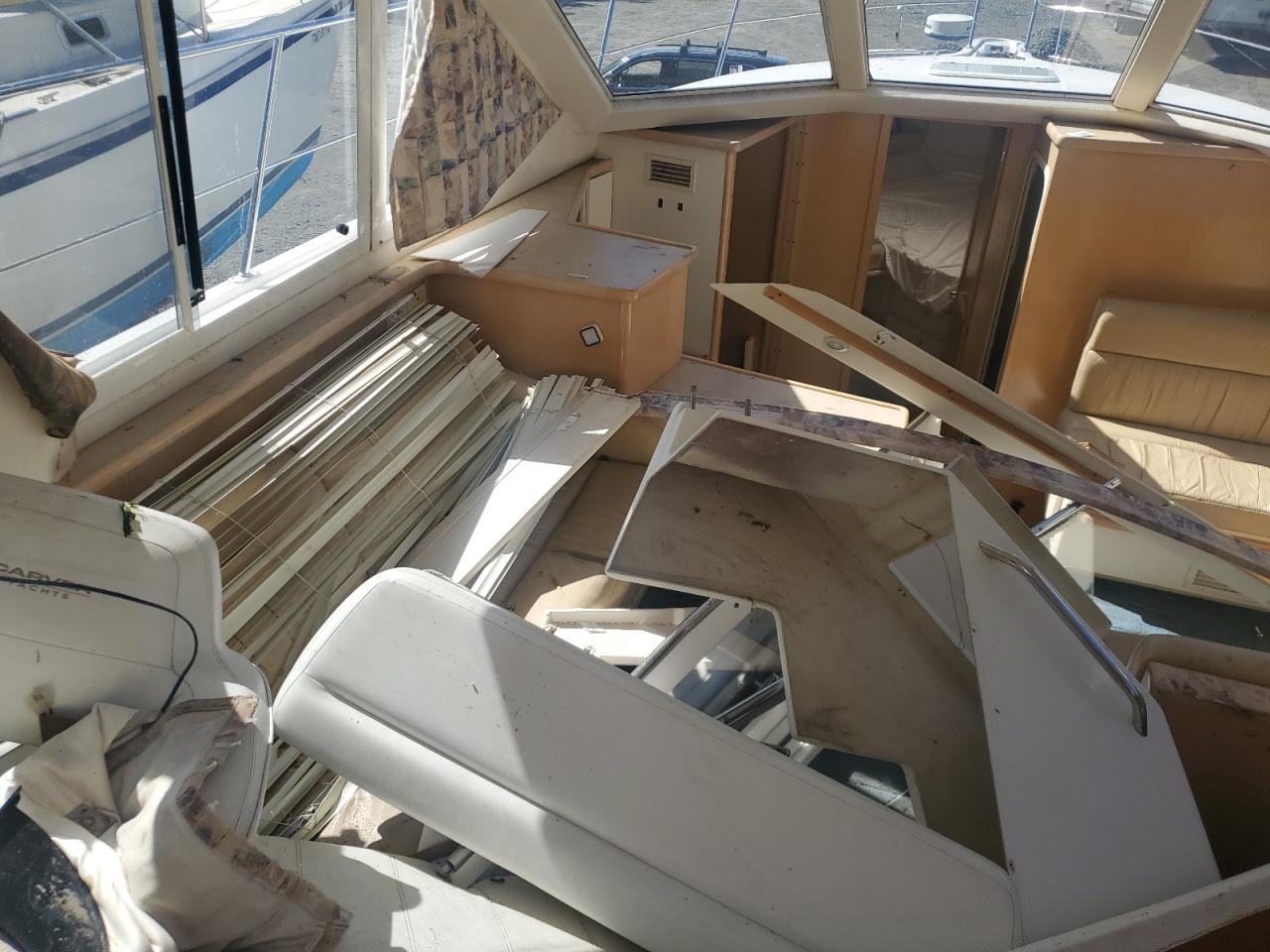 Carver Yachts Boat Image 4