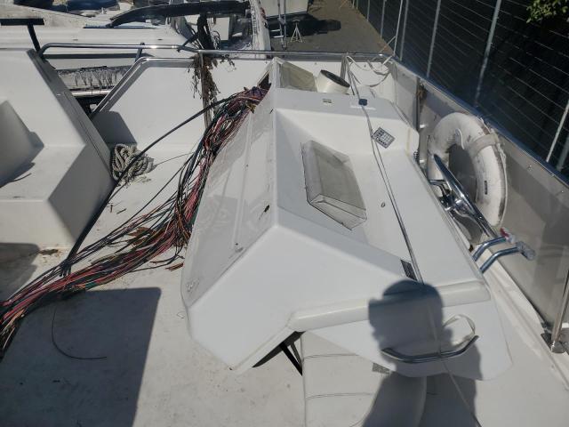 Carver Yachts Boat Image 7