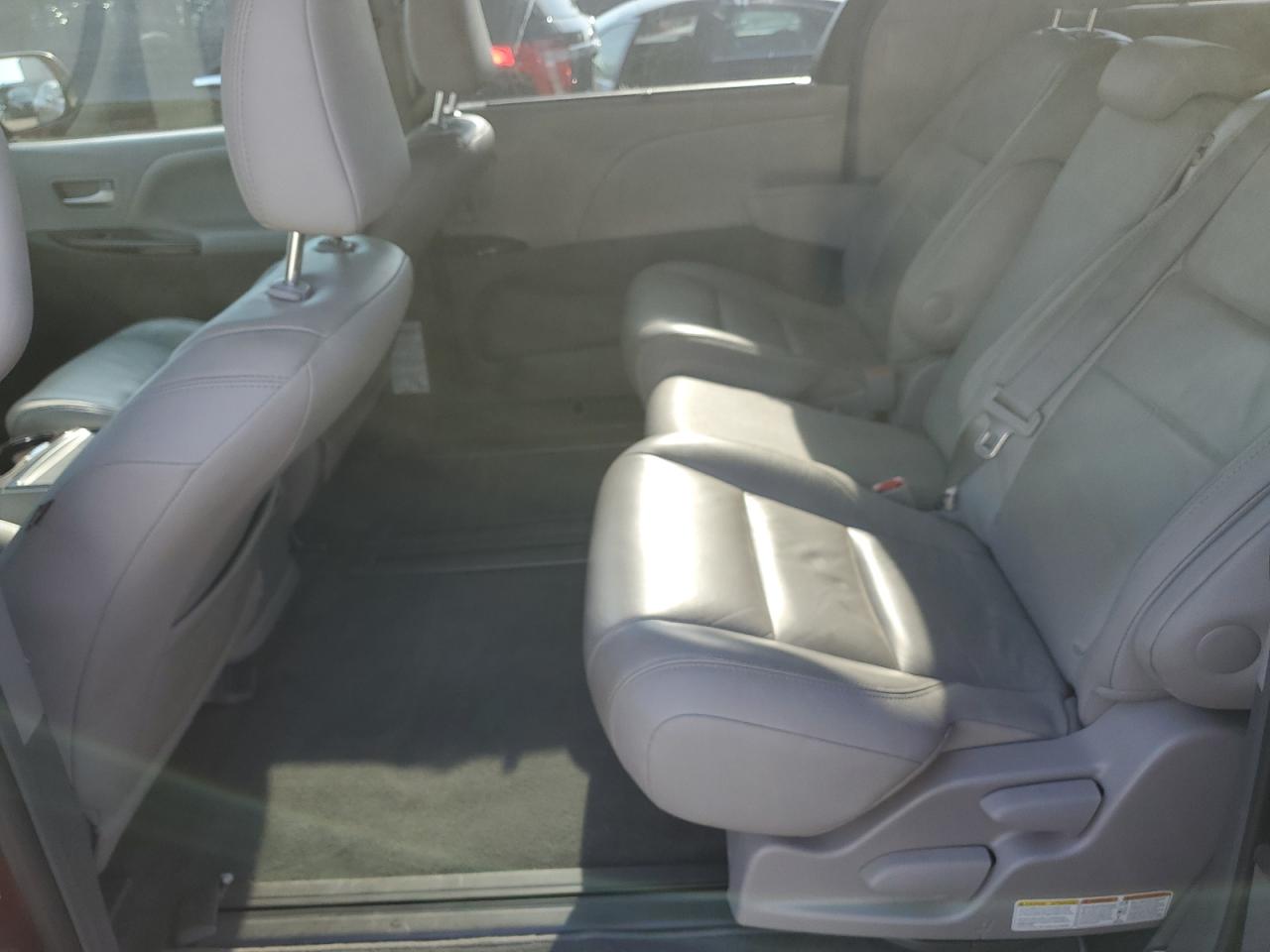 Toyota Sienna Xle Image 4