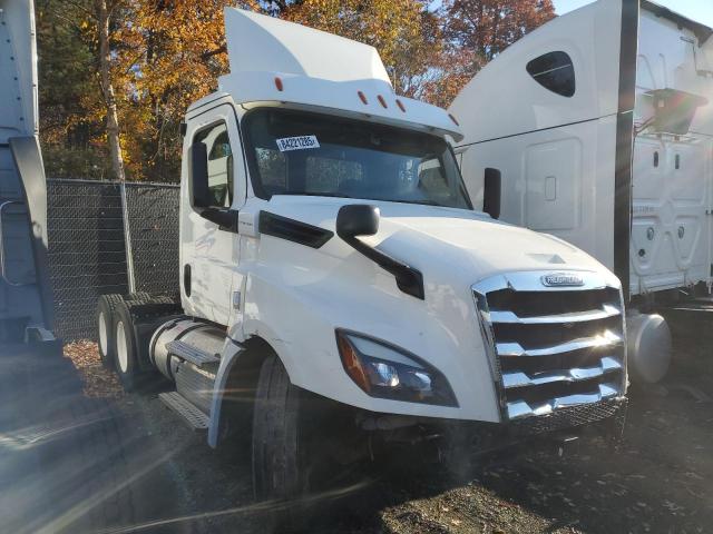  Salvage Freightliner Cascadia 1