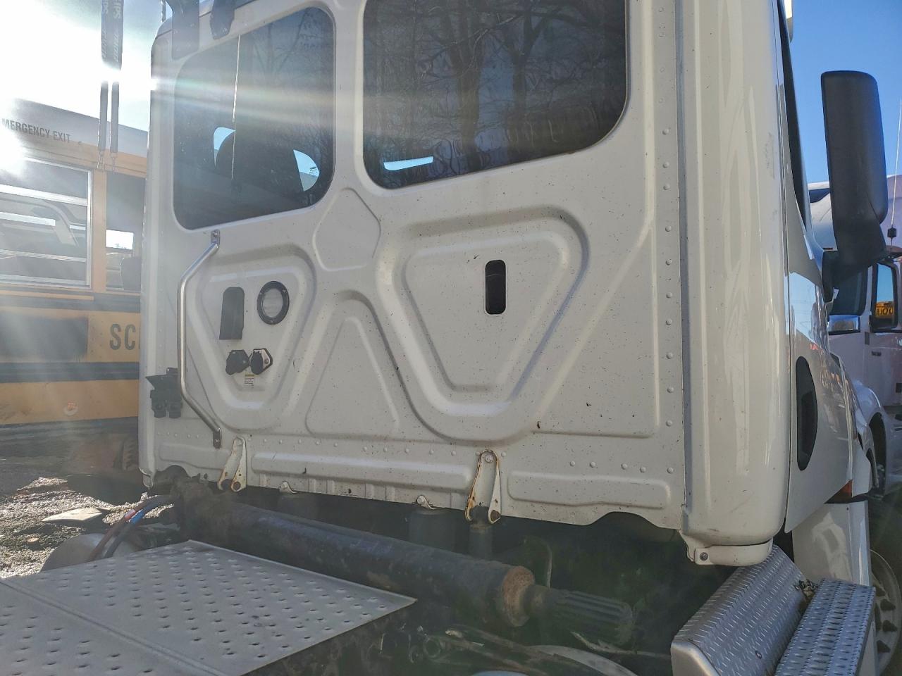 Freightliner Cascadia 1 Image 3