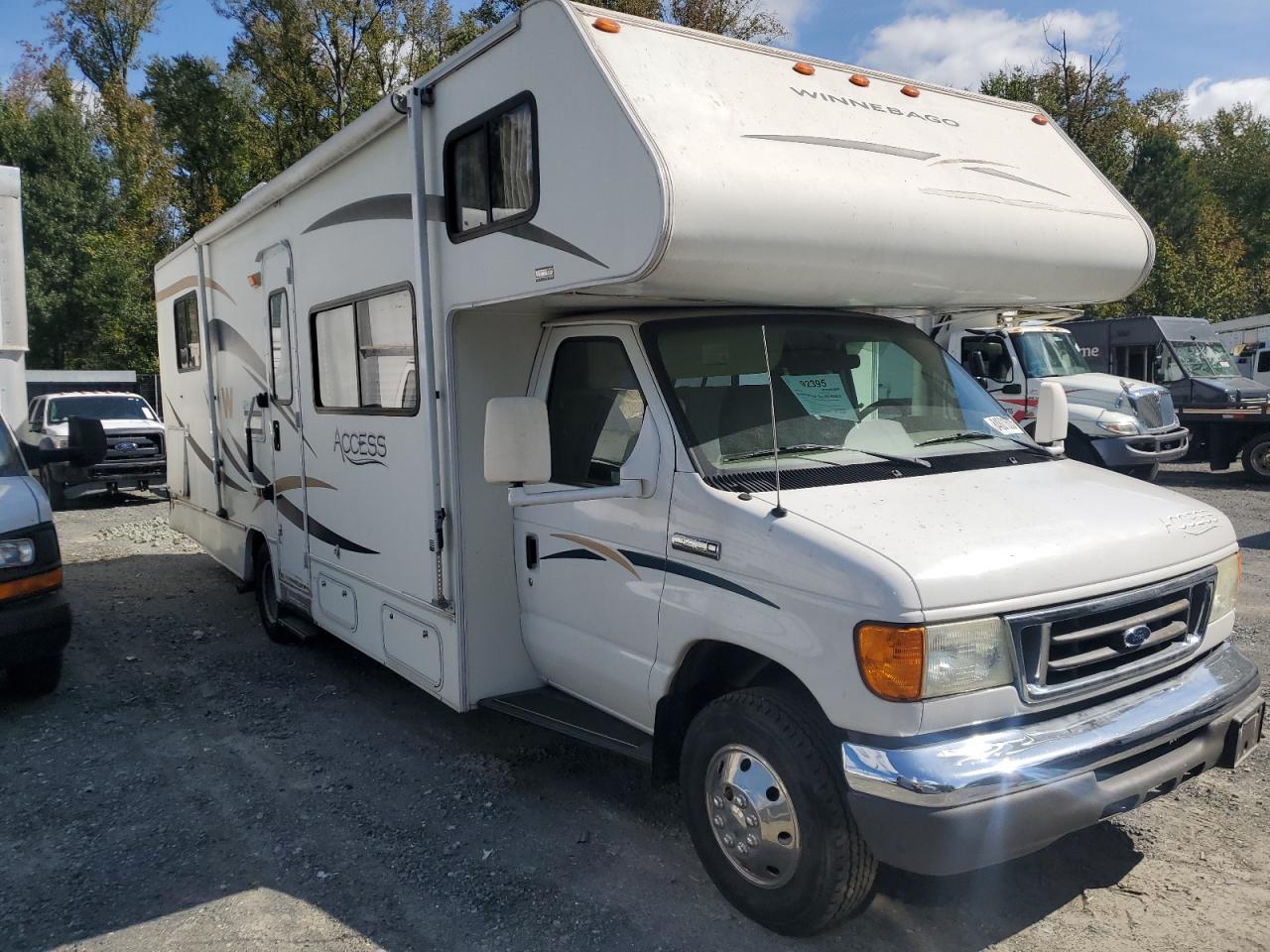 Ford Econoline E450 Super Duty Cutaway Van Image 1