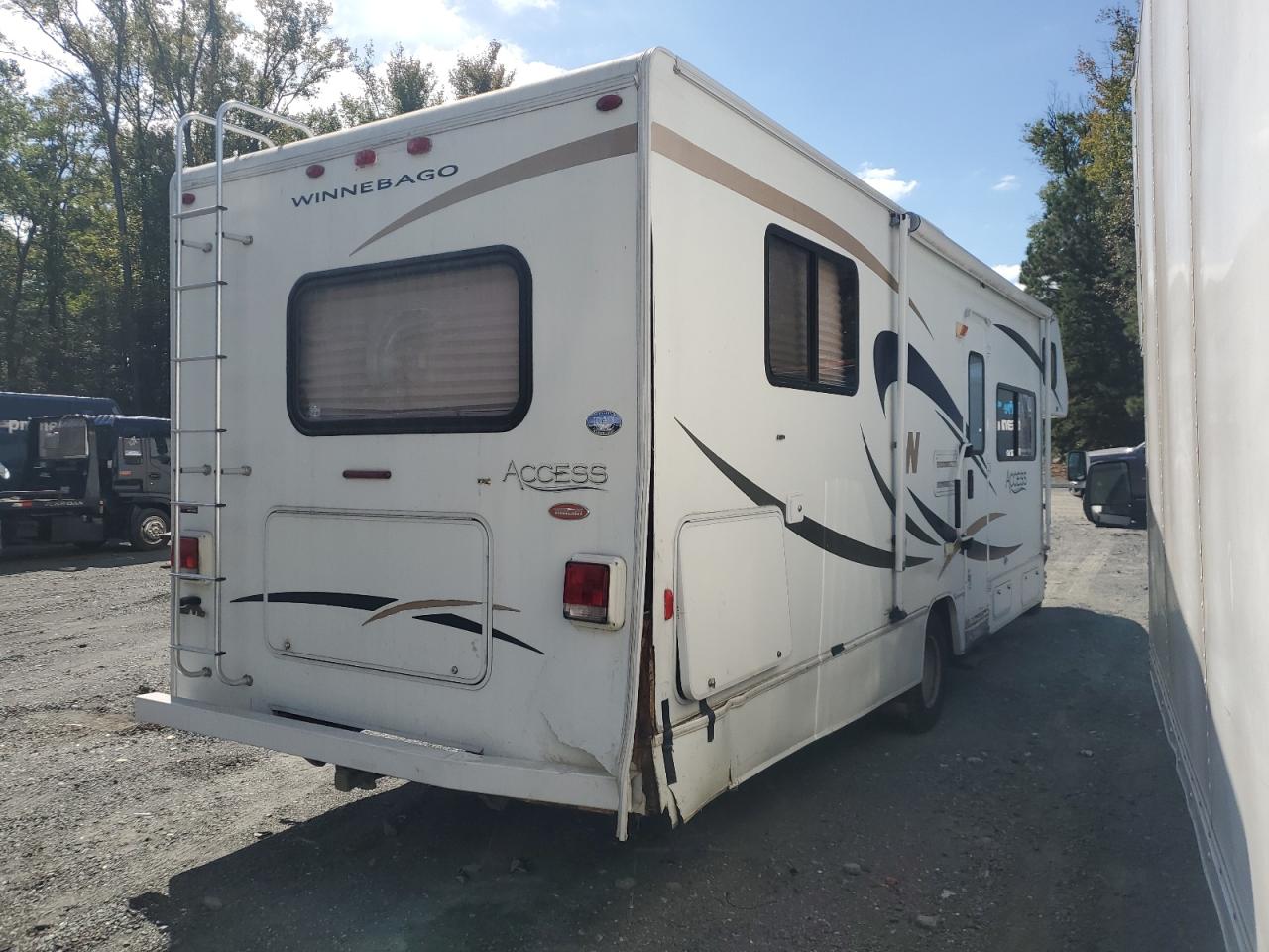 Ford Econoline E450 Super Duty Cutaway Van Image 3