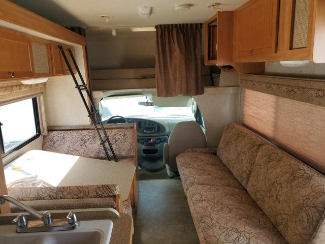 Ford Econoline E450 Super Duty Cutaway Van Image 5