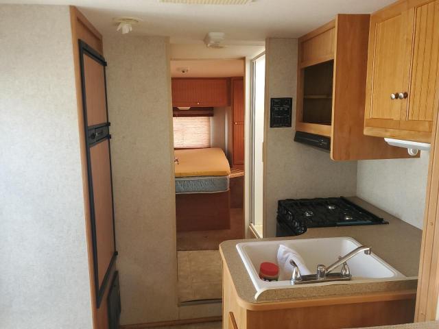 Ford Econoline E450 Super Duty Cutaway Van Image 8