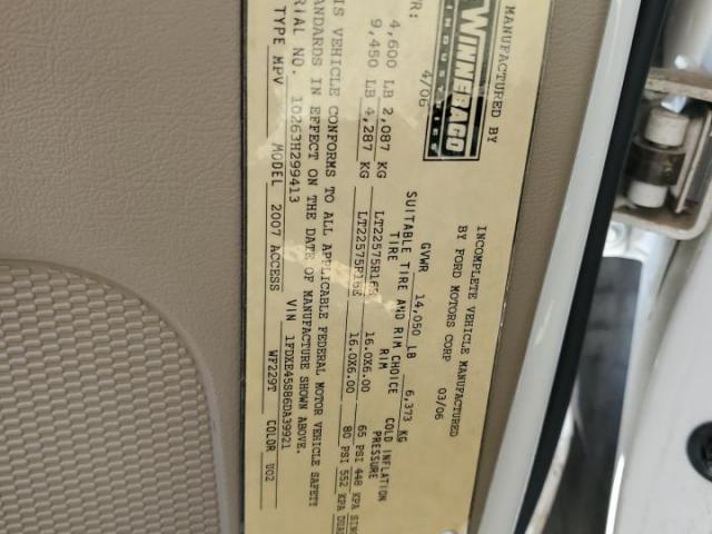 Ford Econoline E450 Super Duty Cutaway Van Image 9