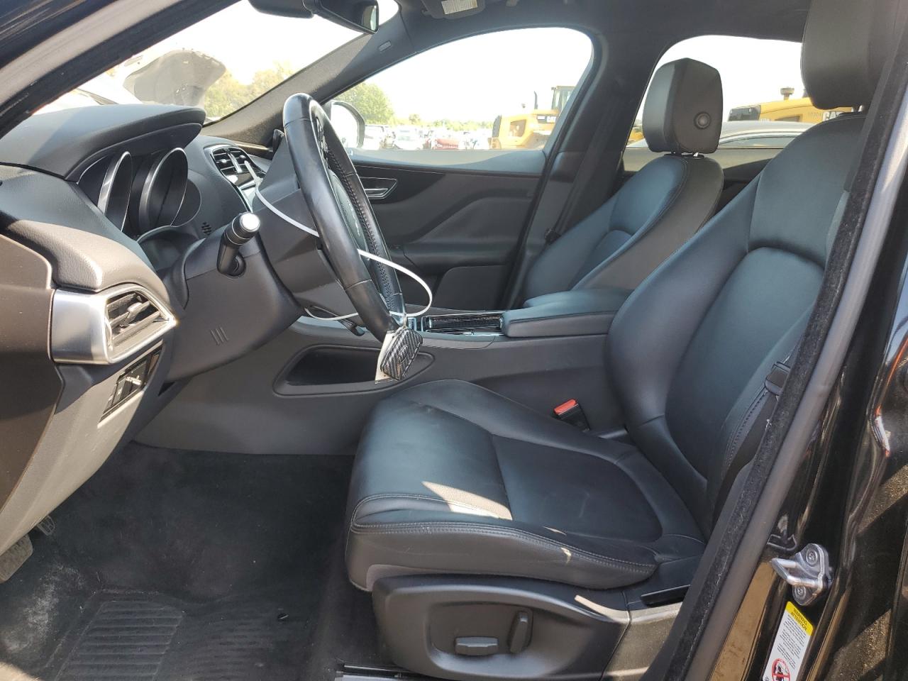 Jaguar F-PACE Premium Image 3