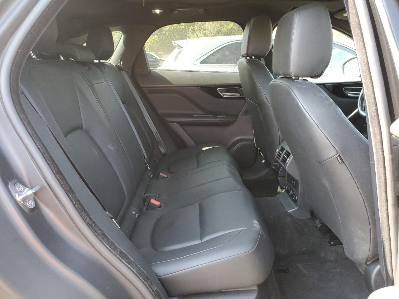 Jaguar F-PACE Premium Image 12