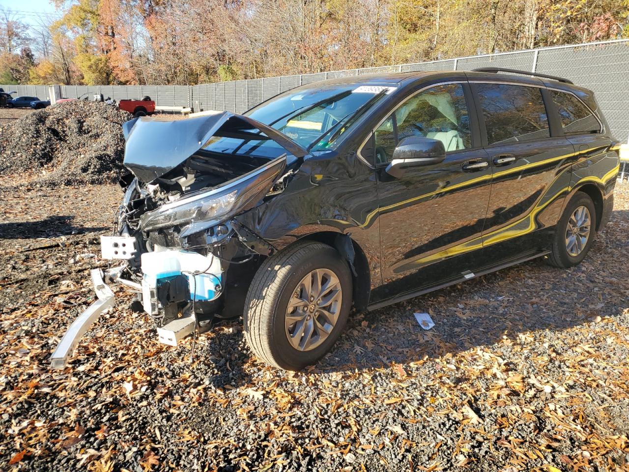 Toyota Sienna Xle Image 1