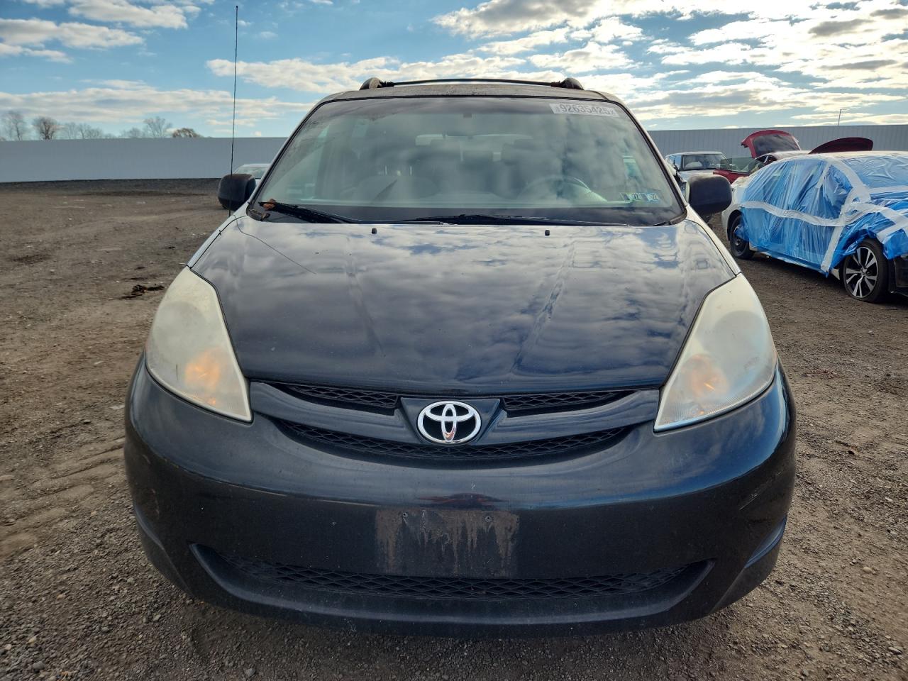 Toyota Sienna Ce Image 7