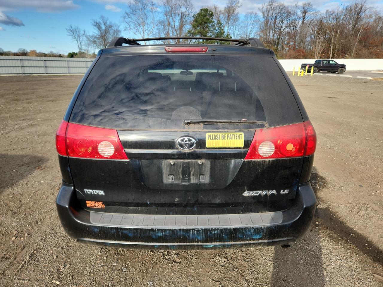 Toyota Sienna Ce Image 3